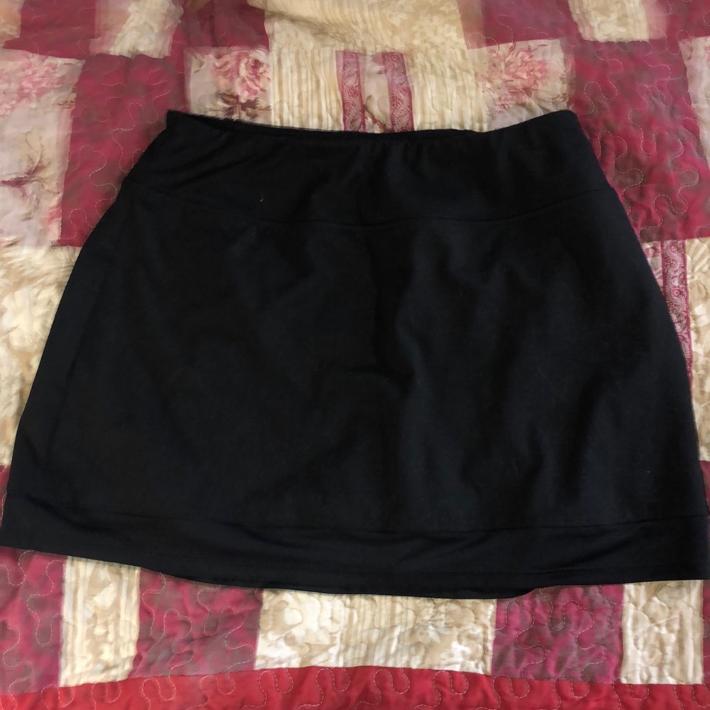 DSG Athletic Black Skirt w/built in shorts. Size Large